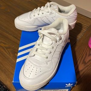 ADIDAS RIVALRY LOW SNEAKERS US Women size 5
